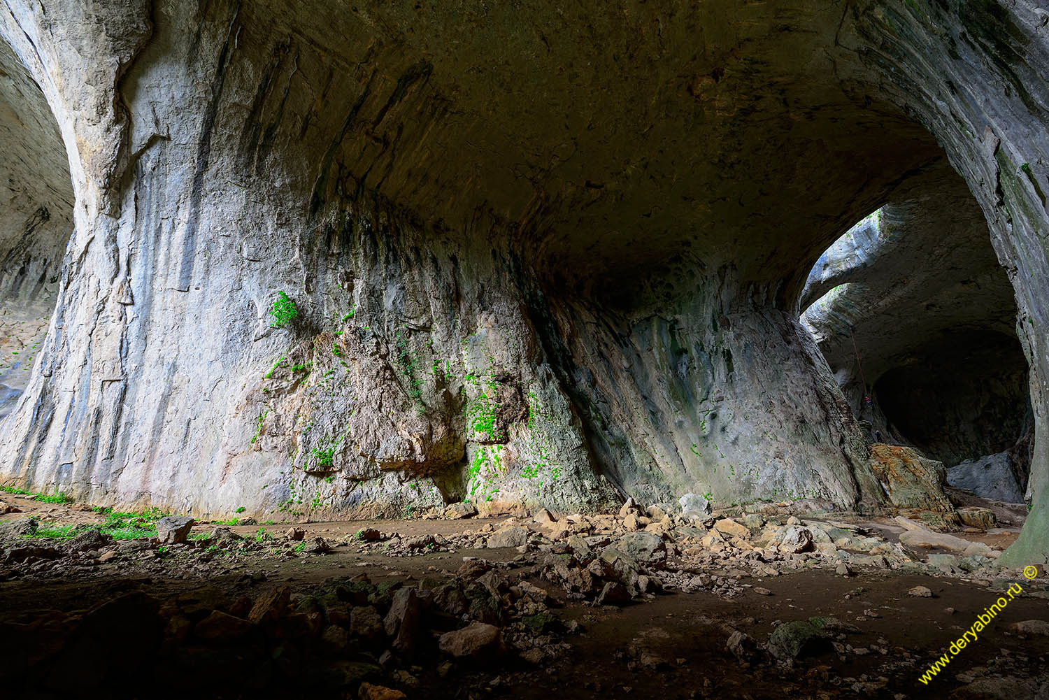 Проходная пещера у села Карлуково