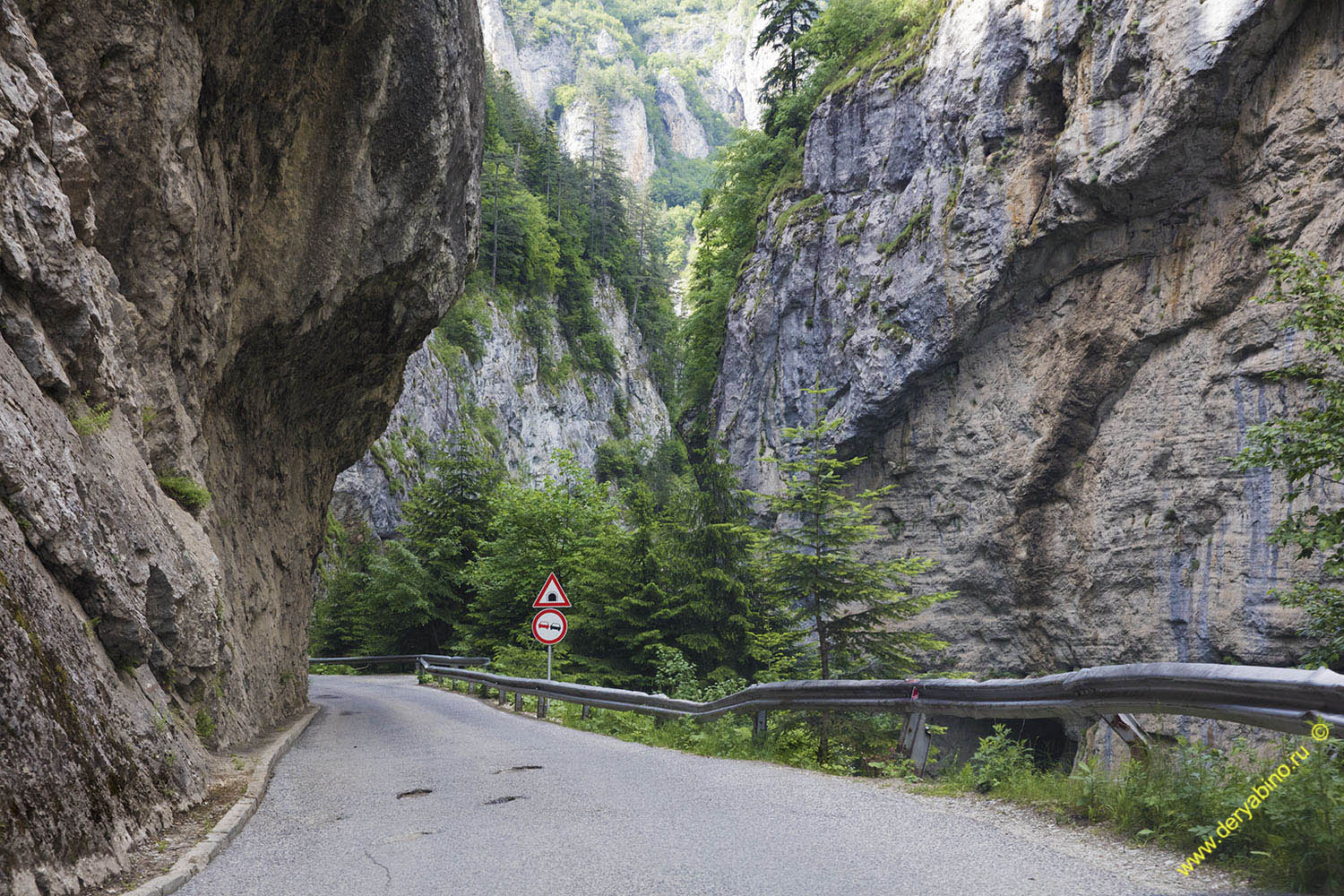    The Devil's Throat Cave Bulgaria