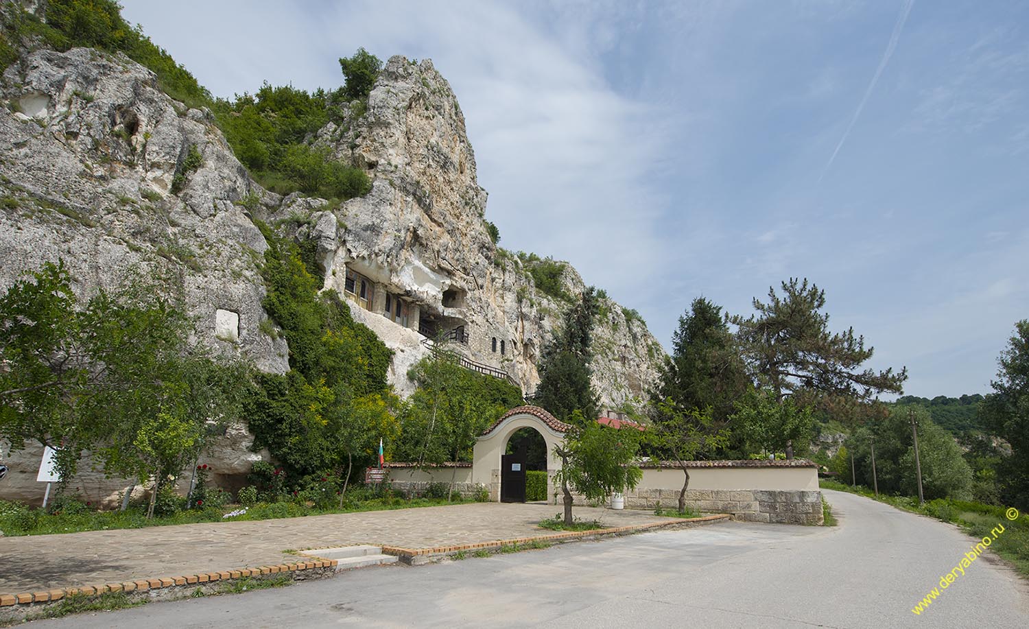 Скальный монастырь Басарбовского