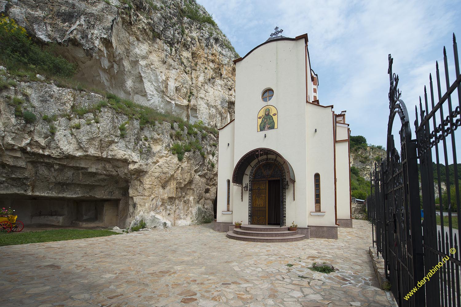 Скальный монастырь Басарбовского