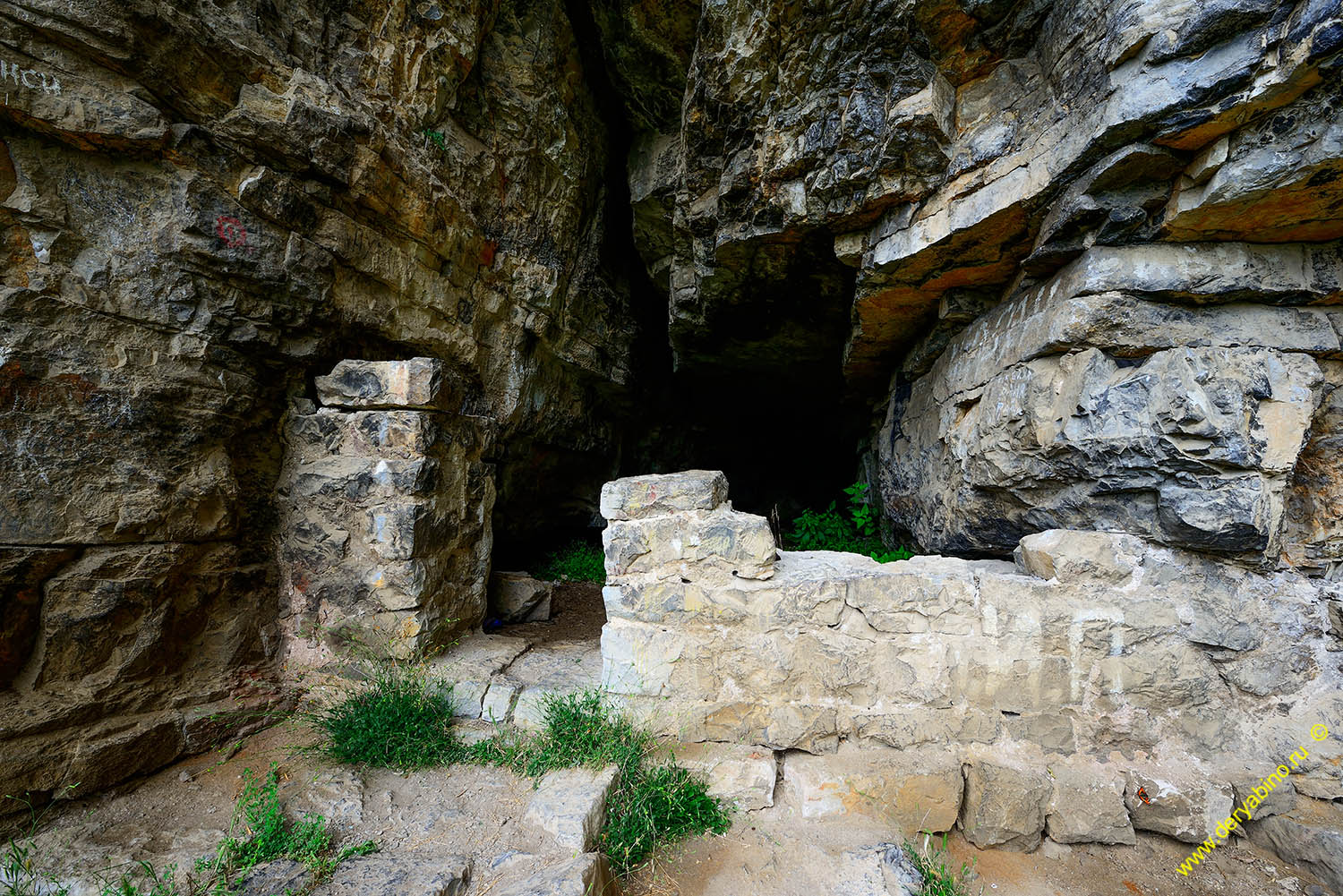   Lakatnik Cliffs