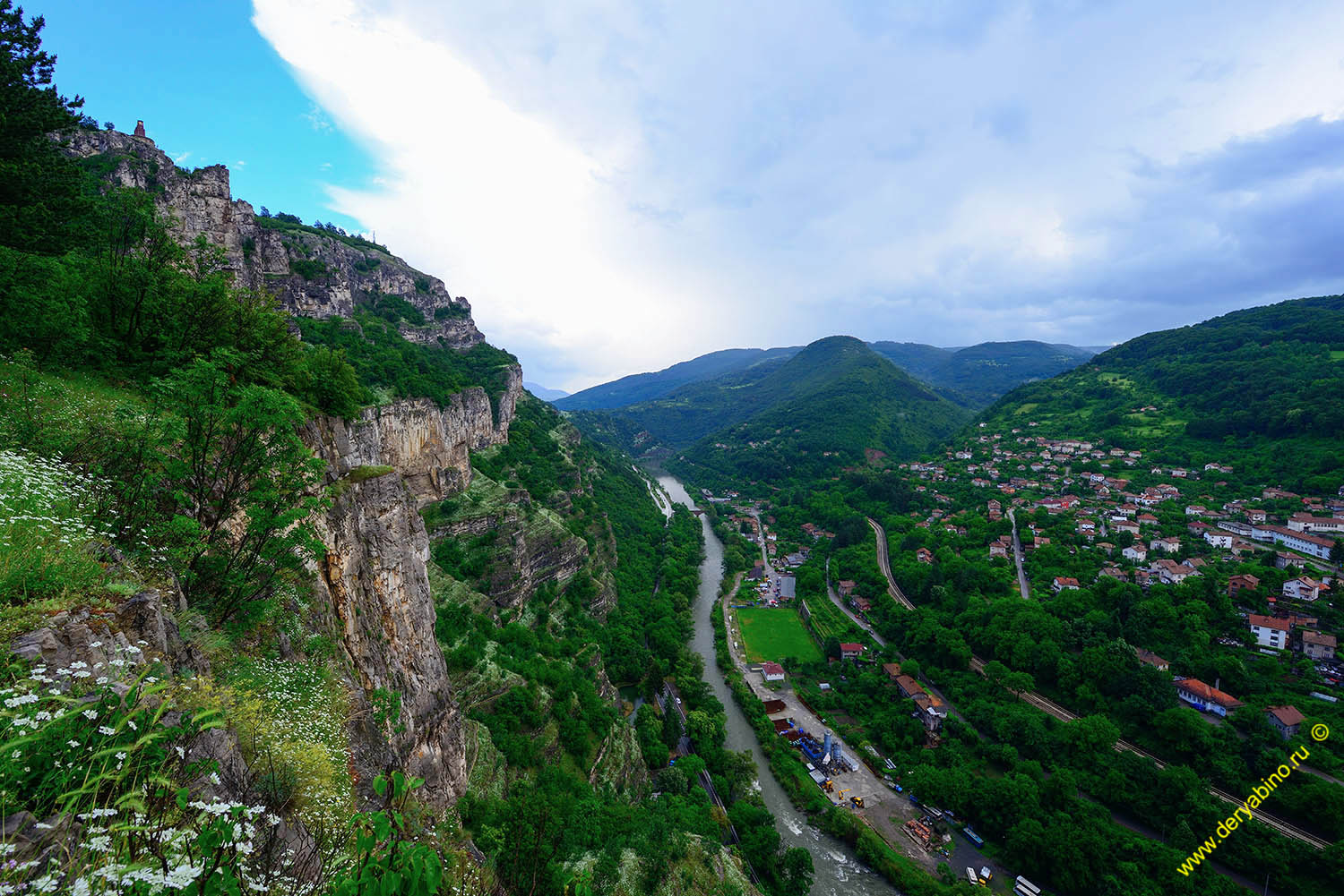   Lakatnik Cliffs