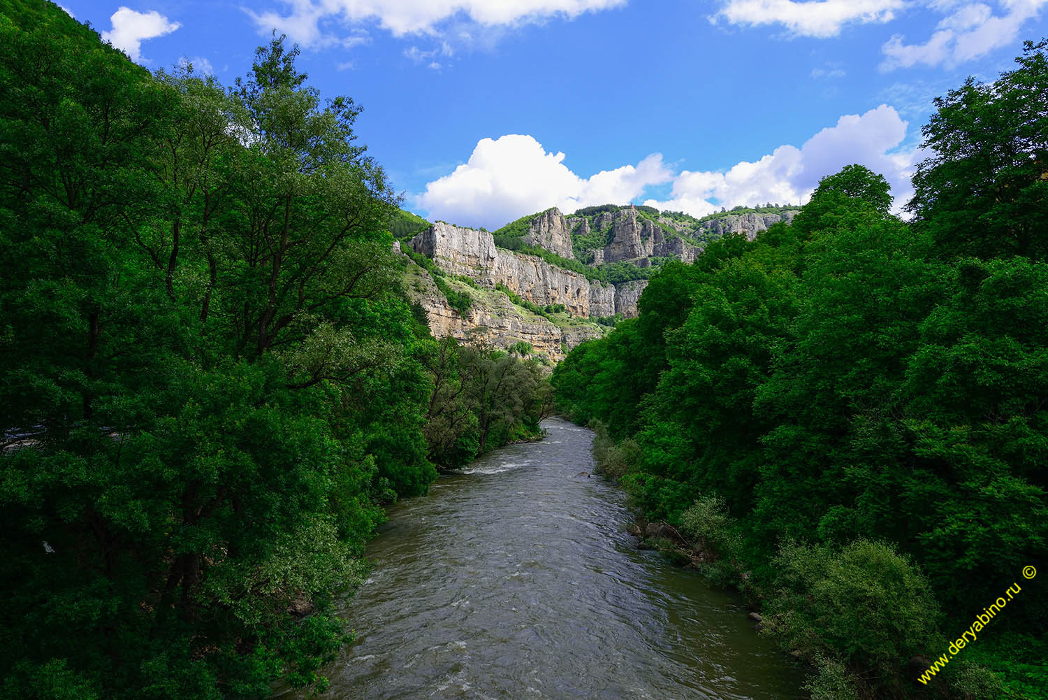   Lakatnik Cliffs