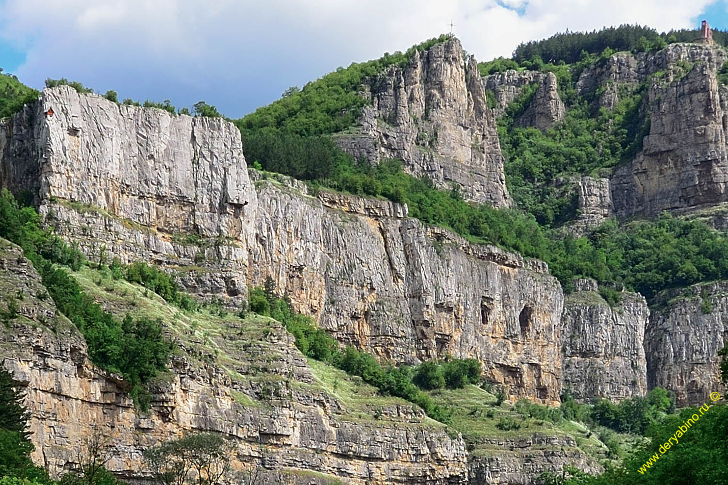   Lakatnik Cliffs